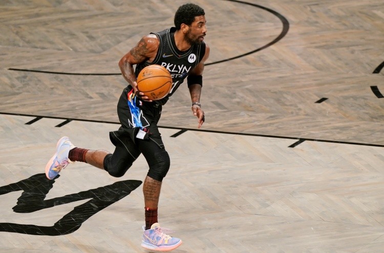 他接到中场 他接到中场